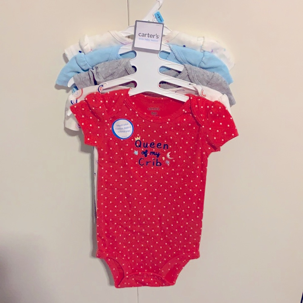 Carter’s 5 pack onesies. New, with tags.